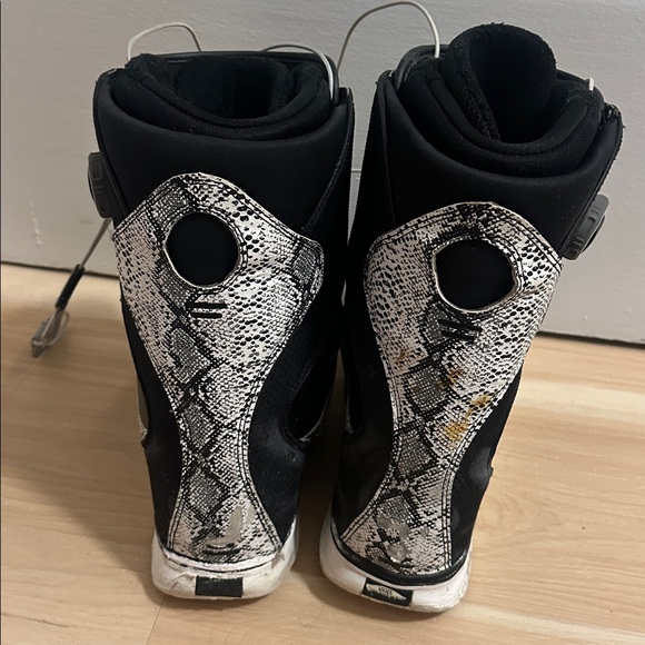 Vans Black and White Snowboard Boots - Picture 2 of 3